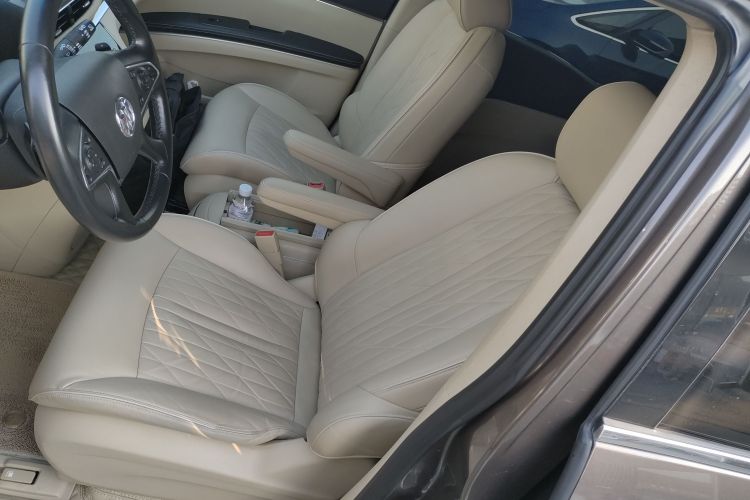 别克GL8 2023款 改款 陆上公务舱 豪华型中控内饰19