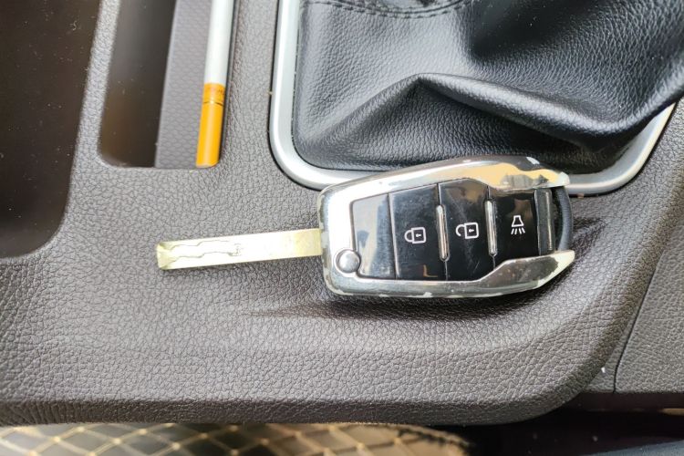 BAW北汽制造 锐胜王牌M7 2023款 1.6L 标轴创富型 7座中控内饰11