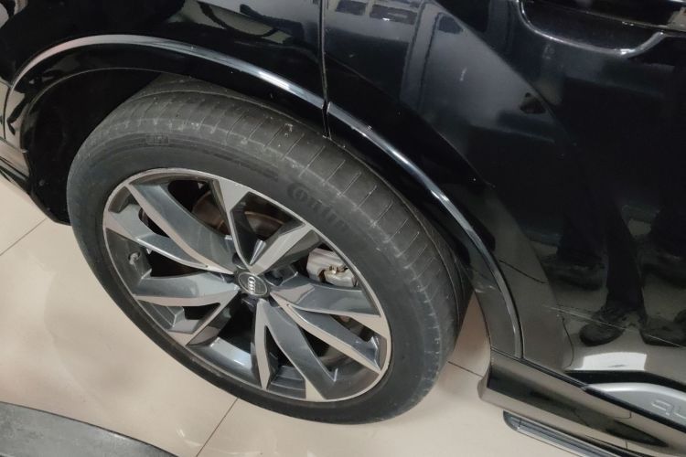 奥迪Q7 2020款 55 TFSI quattro S line运动型车身外观6008