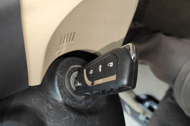 丰田 卡罗拉 2014款 1.6L CVT GL中控内饰7001