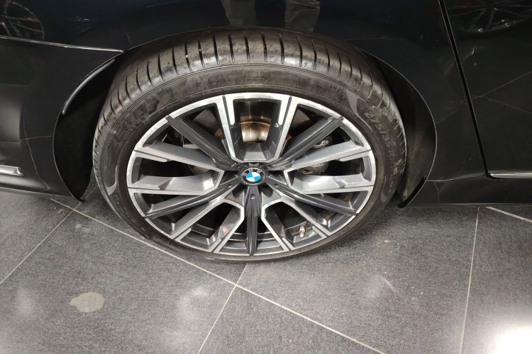 宝马7系 2021款 740Li 领先型 M运动套装车身外观6002