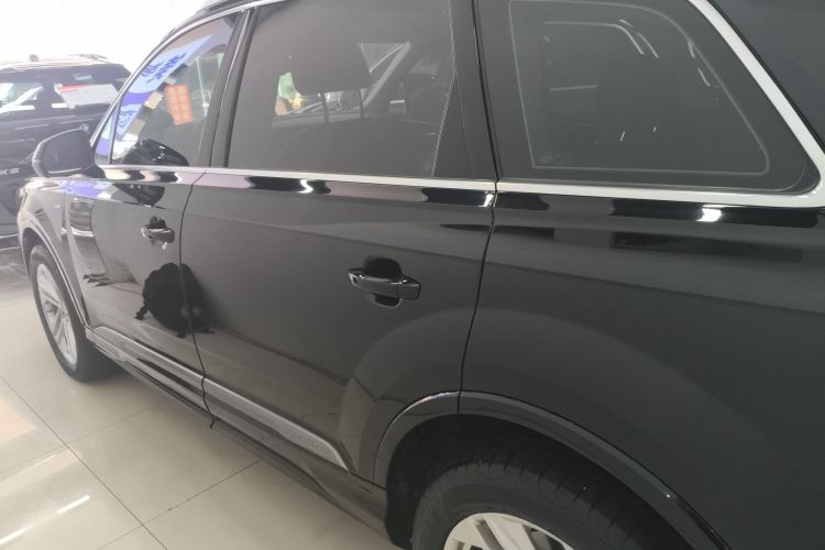 奥迪Q7 2023款 45 TFSI quattro S line运动型车身外观4