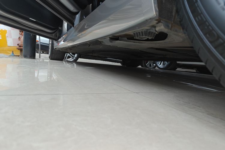 宝马5系 2018款 530Li 领先型 豪华套装局部细节9002