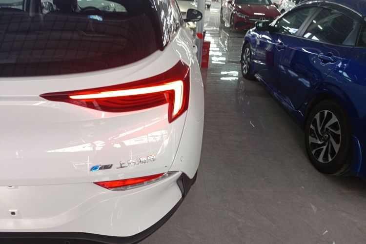 别克 微蓝6 2024款 430km 舒享版车身外观9