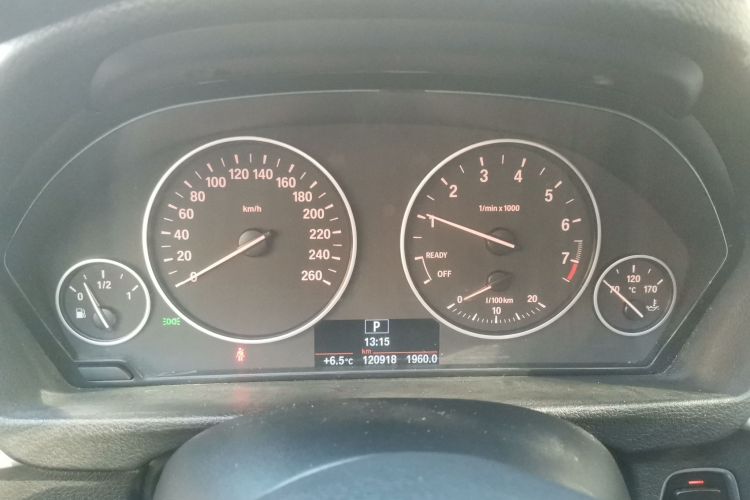 宝马3系 2015款 320i 时尚型中控内饰14