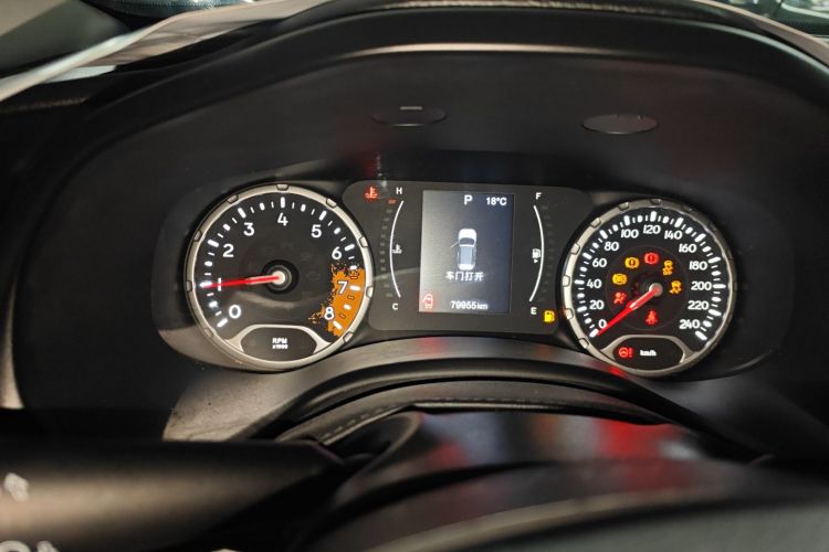 Jeep 自由侠 2017款 180T 自动高能版中控内饰14