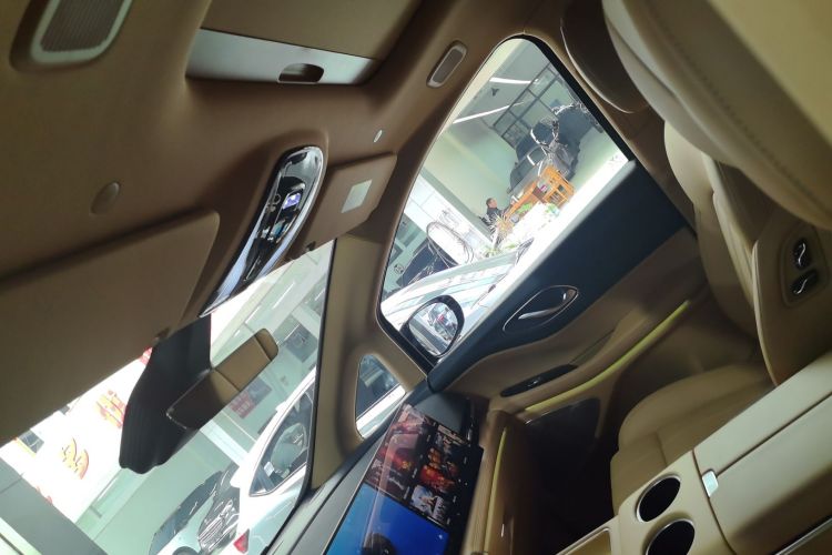 岚图汽车 岚图梦想家 2025款 PHEV 四驱尊贵鲲鹏版中控内饰22