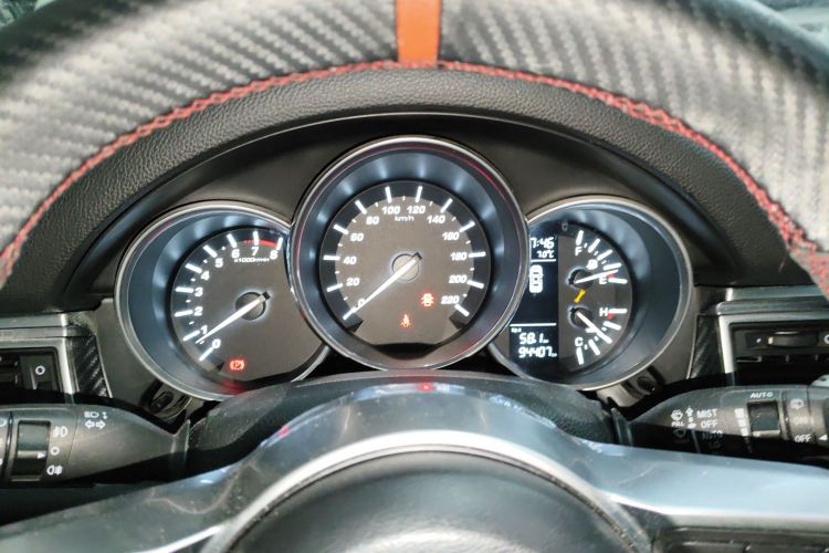 众泰SR9 2017款 2.0T 手动极致之光版中控内饰14