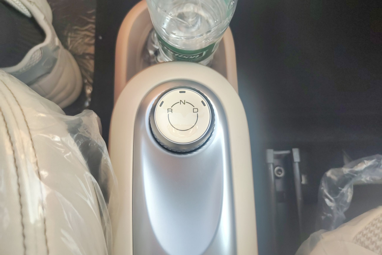 五菱汽车 宏光MINIEV 2025款 四门版 进阶款中控内饰18