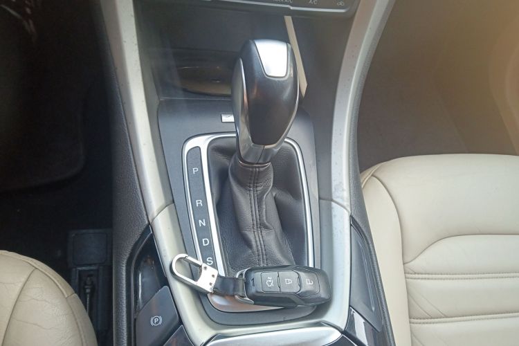 福特 蒙迪欧 2013款 2.0L GTDi200豪华型中控内饰18