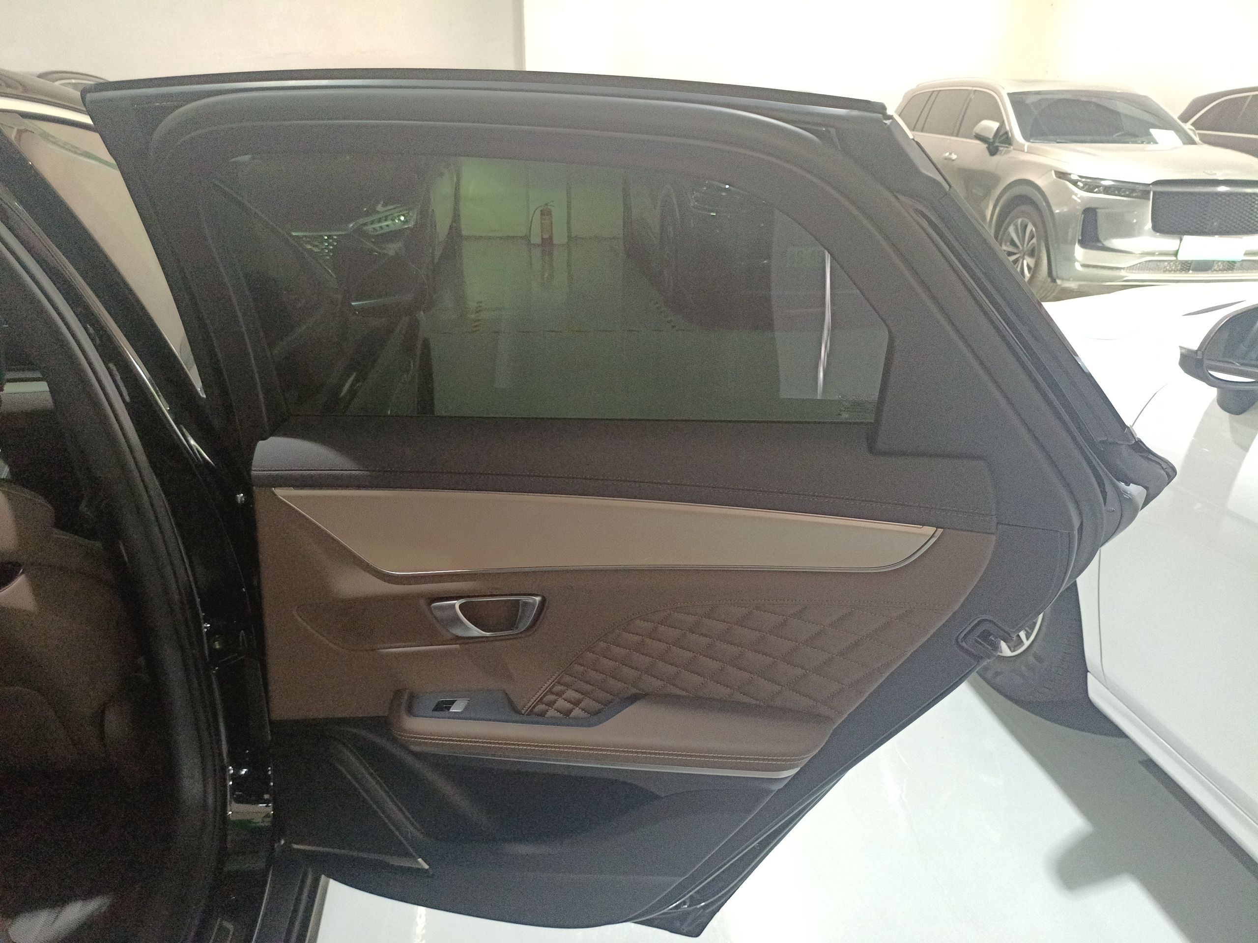 比亚迪 汉 2024款 DM-i 荣耀版 121KM 精英型