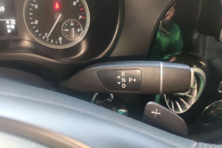 奔驰 威霆 2021款 2.0T 精英版 7座局部细节18