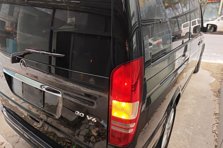 奔驰 唯雅诺 2013款 3.0L 舒适版车身外观7