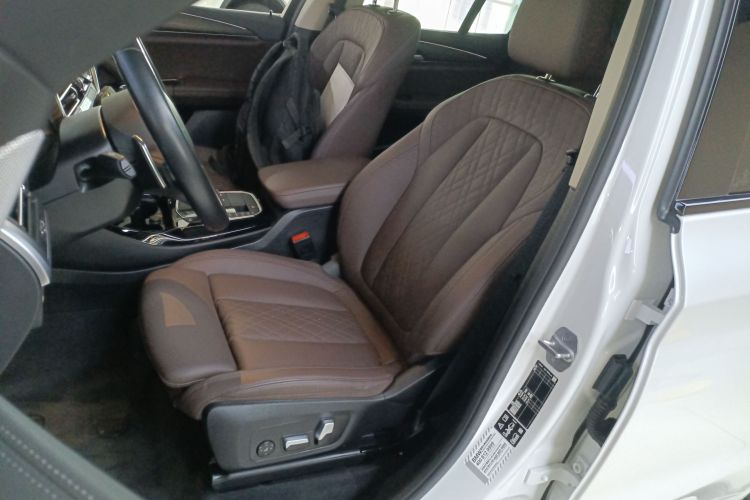 宝马X3 2022款 xDrive30i 领先型 M曜夜套装中控内饰19