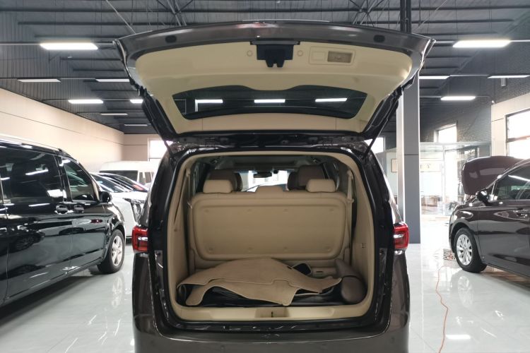 别克GL8 2023款 改款 陆上公务舱 豪华型机舱底盘23