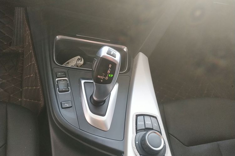 宝马3系 2015款 320i 时尚型局部细节18