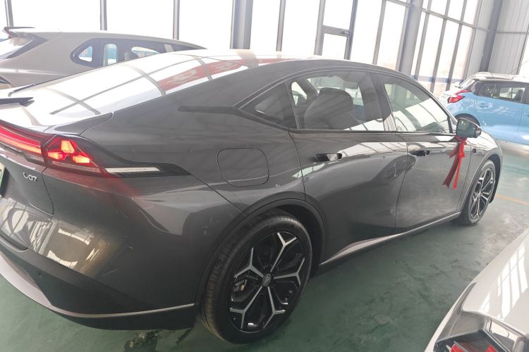 深蓝汽车 深蓝L07 2024款 230Max乾崑智驾ADS SE增程版车身外观4