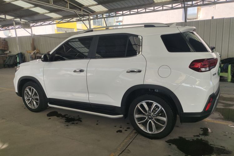 北京现代ix35 2020款 2.0L 自动两驱智勇·畅享版车身外观4