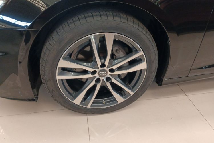 奥迪A6L 2019款 40 TFSI 豪华动感型车身外观6007