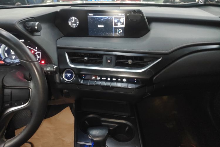 雷克萨斯UX 2020款 260h 探·酷版中控内饰16