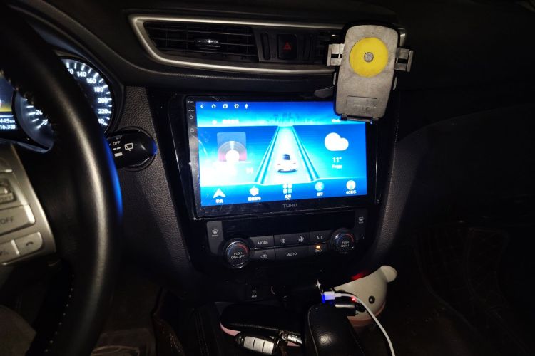 日产 奇骏 2014款 2.5L CVT豪华版 4WD中控内饰16