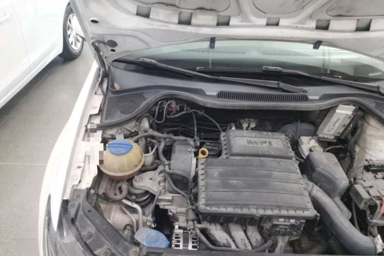 大众 Polo 2016款 1.6L 自动舒适型机舱底盘25