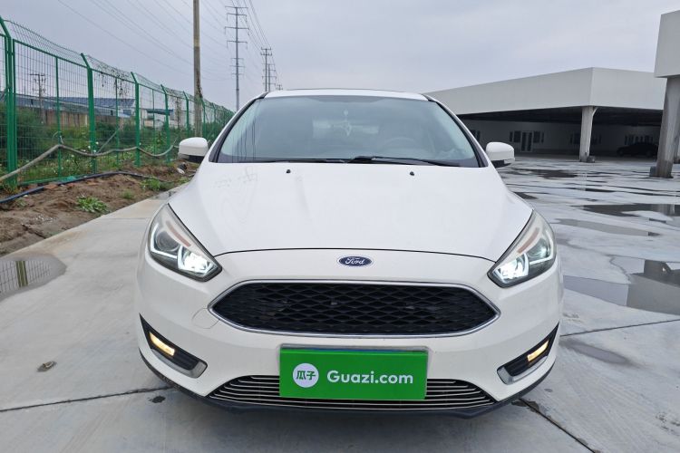 福特 福克斯 2015款 两厢 1.6L 自动风尚型车身外观2