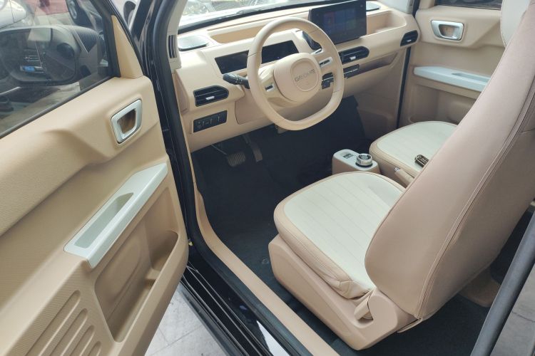 吉利银河 2024款 200km 熊猫卡丁中控内饰20