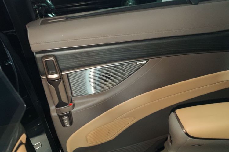 腾势D9 2024款 DM-i 980 四驱尊荣型中控内饰45