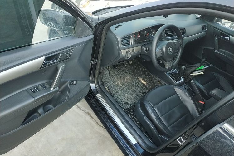 大众 朗逸 2013款 改款经典 1.6L 手动舒适版中控内饰20