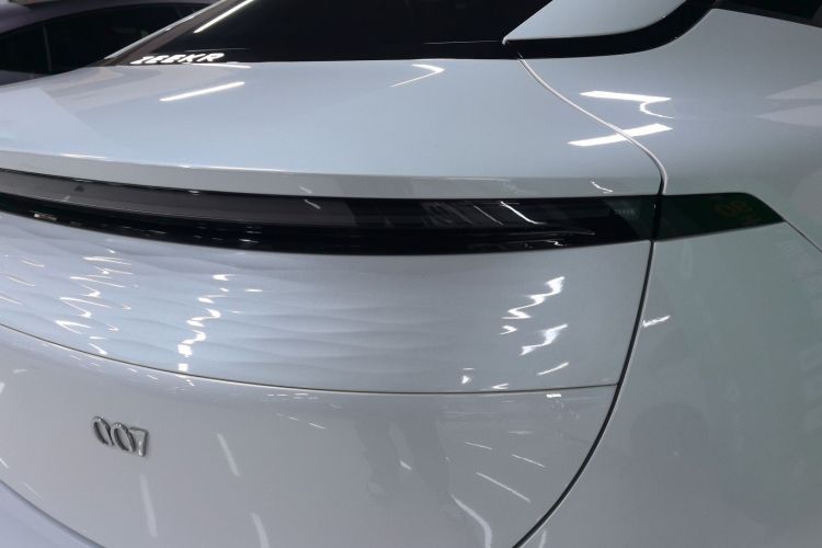 极氪007 2024款 后驱增强版 100kWh车身外观9