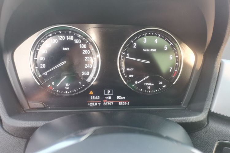 宝马X1 2019款 sDrive18Li 时尚型中控内饰14