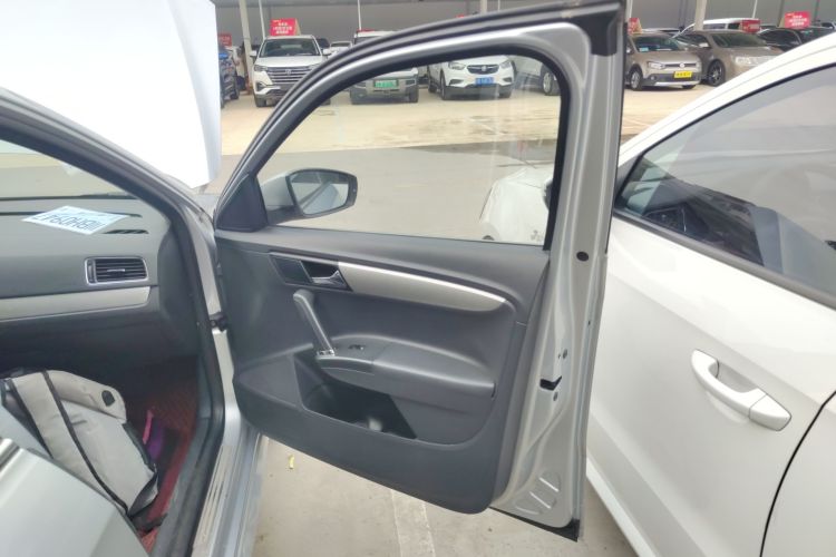 大众 朗逸 2013款 改款经典 1.6L 自动舒适版中控内饰42