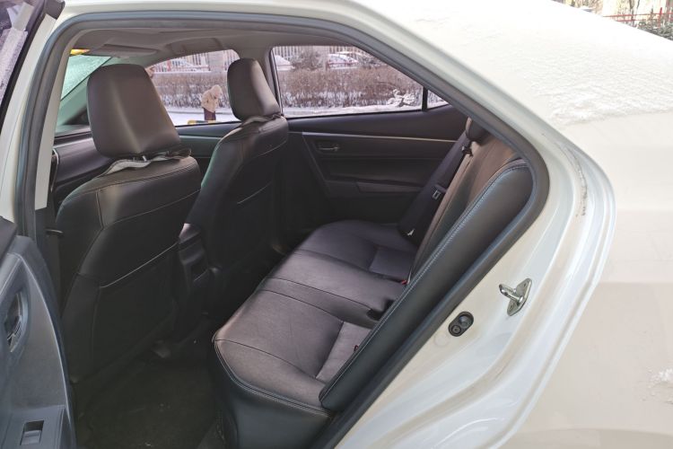 丰田 卡罗拉 2016款 双擎 1.8L E-CVT豪华版中控内饰21