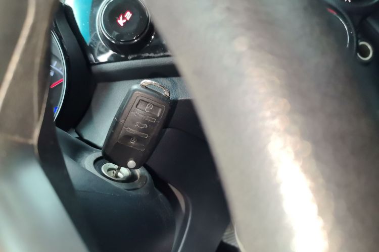 起亚K2 2012款 两厢 1.4L MT GLS中控内饰7001