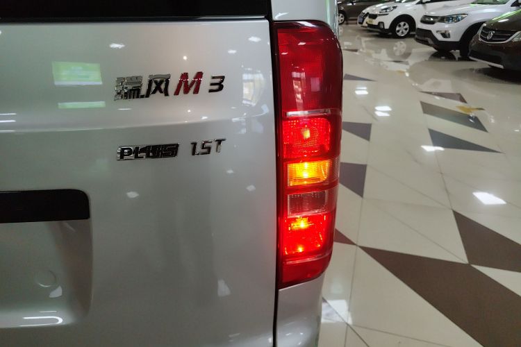 江淮瑞风 瑞风M3 2023款 PLUS 1.5T 5/7座经典版车身外观9