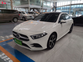 奔驰A级 2022款 改款三 A 200 L 运动轿车时尚型