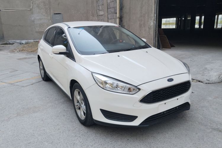 福特 福克斯 2018款 两厢经典 1.6L 自动舒适型智行版车身外观3