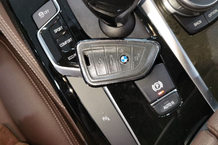 宝马5系 2020款 525Li M运动套装中控内饰11