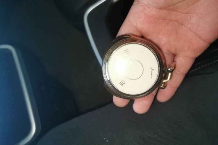 哪吒汽车 哪吒V 2022款 潮 400 Lite中控内饰11