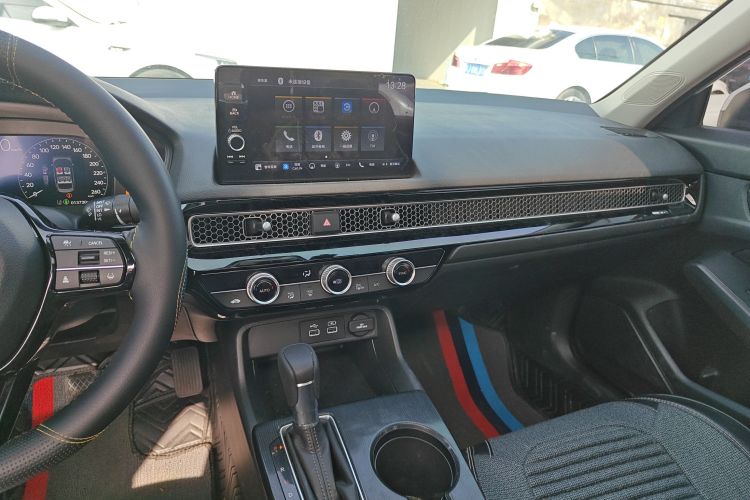 本田 思域 2023款 240TURBO CVT劲势版中控内饰16