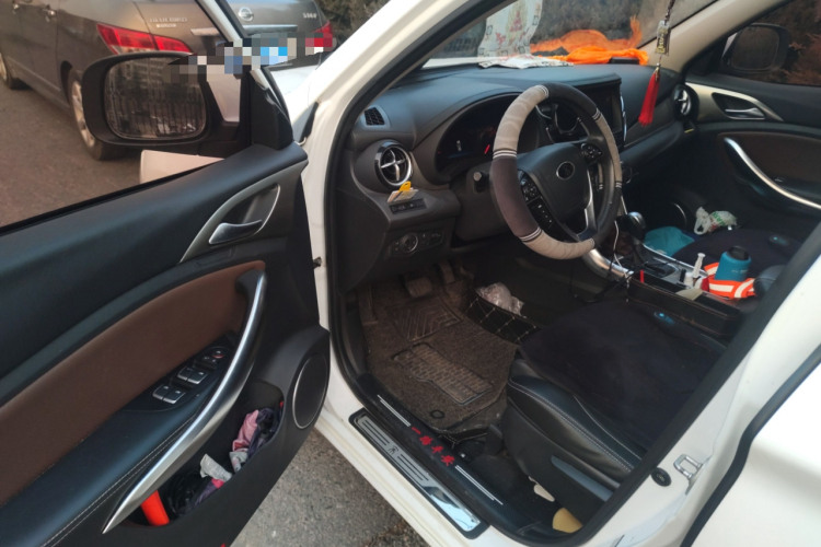 比亚迪 宋 2017款 盖世升级版 1.5TID 自动精英型中控内饰20