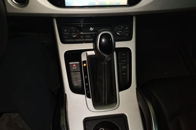 吉利汽车 博越 2018款 1.8TD 自动两驱智联型4G互联版中控内饰18