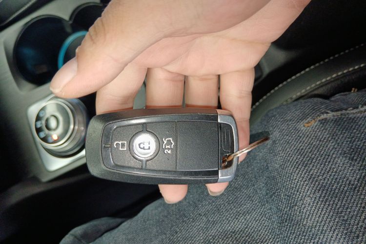 福特 福克斯 2020款 三厢 EcoBoost 180 自动锋潮型中控内饰11