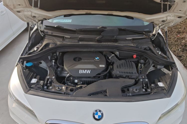 宝马2系旅行车(进口) 2015款 218i 领先型机舱底盘24