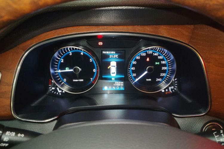 红旗H7 2018款 2.0T 旗舰版中控内饰14