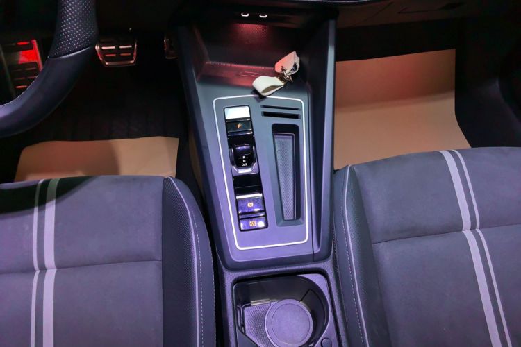 大众 高尔夫 2023款 改款 280TSI DSG R-Line Lite中控内饰18