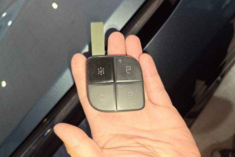 领克08 EM-P 2025款 220km 四驱性能Halo中控内饰7001