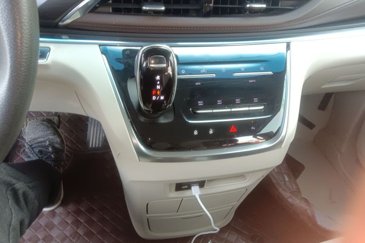 别克GL8 2021款 陆上公务舱 652T 舒适型局部细节18