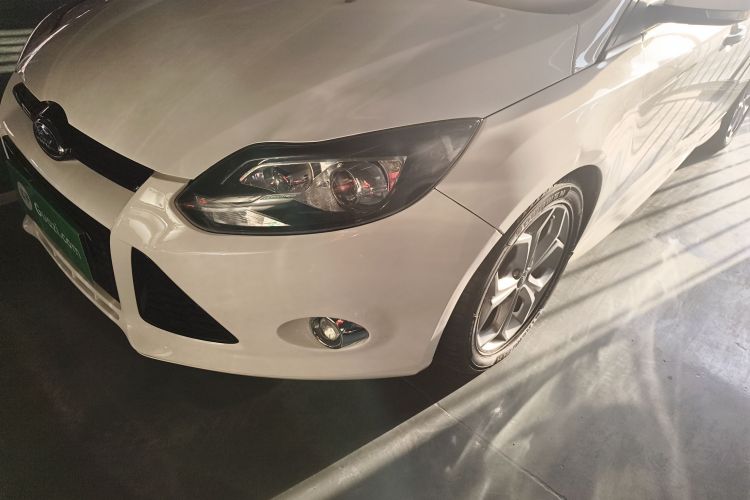 福特 福克斯 2012款 两厢 2.0L 自动豪华运动型局部细节36